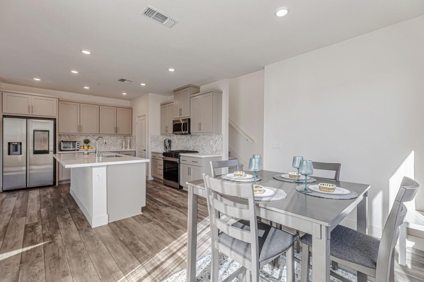 Detail Gallery Image 11 of 46 For 2520 Pasture St, Gilroy,  CA 95020 - 5 Beds | 3/1 Baths