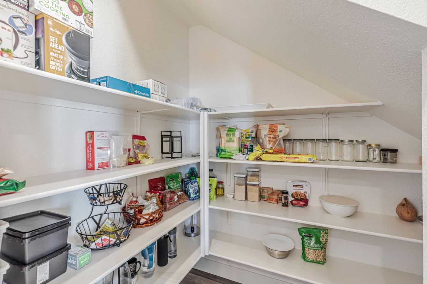 Detail Gallery Image 13 of 46 For 2520 Pasture St, Gilroy,  CA 95020 - 5 Beds | 3/1 Baths