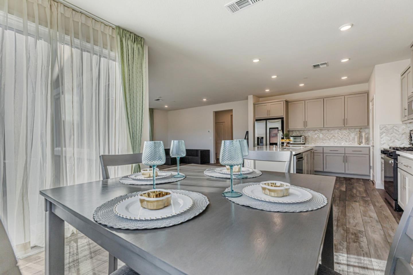 Detail Gallery Image 14 of 46 For 2520 Pasture St, Gilroy,  CA 95020 - 5 Beds | 3/1 Baths