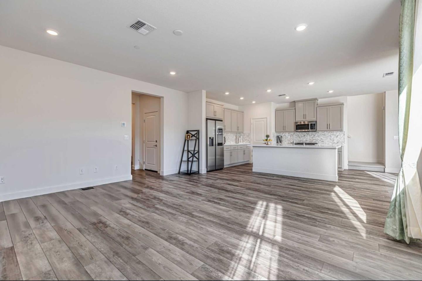 Detail Gallery Image 18 of 46 For 2520 Pasture St, Gilroy,  CA 95020 - 5 Beds | 3/1 Baths