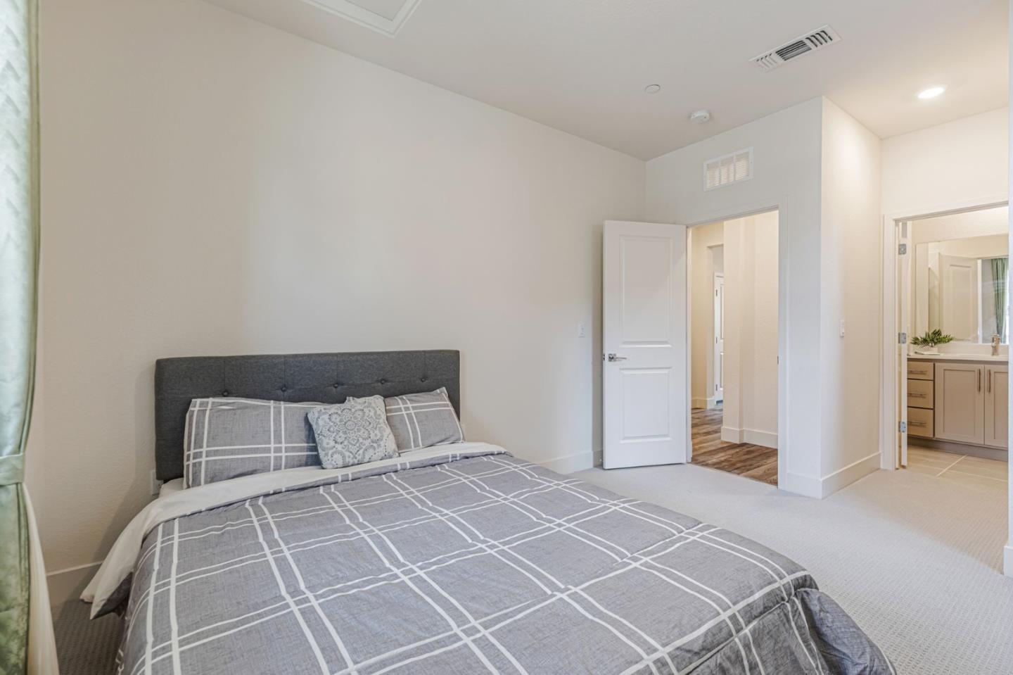 Detail Gallery Image 6 of 46 For 2520 Pasture St, Gilroy,  CA 95020 - 5 Beds | 3/1 Baths