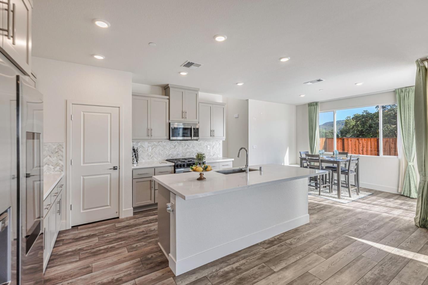 Detail Gallery Image 7 of 46 For 2520 Pasture St, Gilroy,  CA 95020 - 5 Beds | 3/1 Baths
