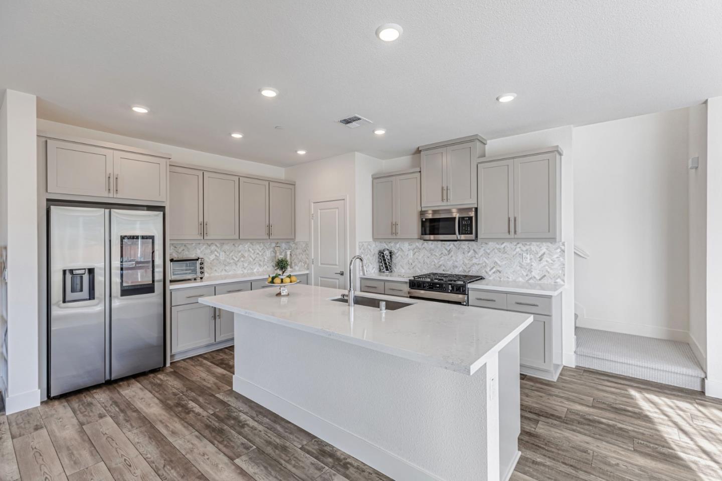 Detail Gallery Image 8 of 46 For 2520 Pasture St, Gilroy,  CA 95020 - 5 Beds | 3/1 Baths