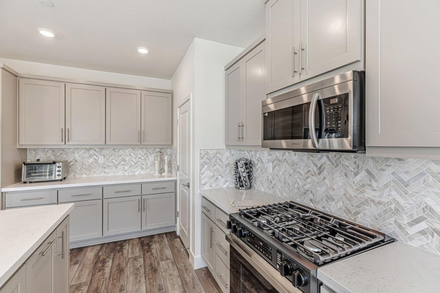 Detail Gallery Image 9 of 46 For 2520 Pasture St, Gilroy,  CA 95020 - 5 Beds | 3/1 Baths