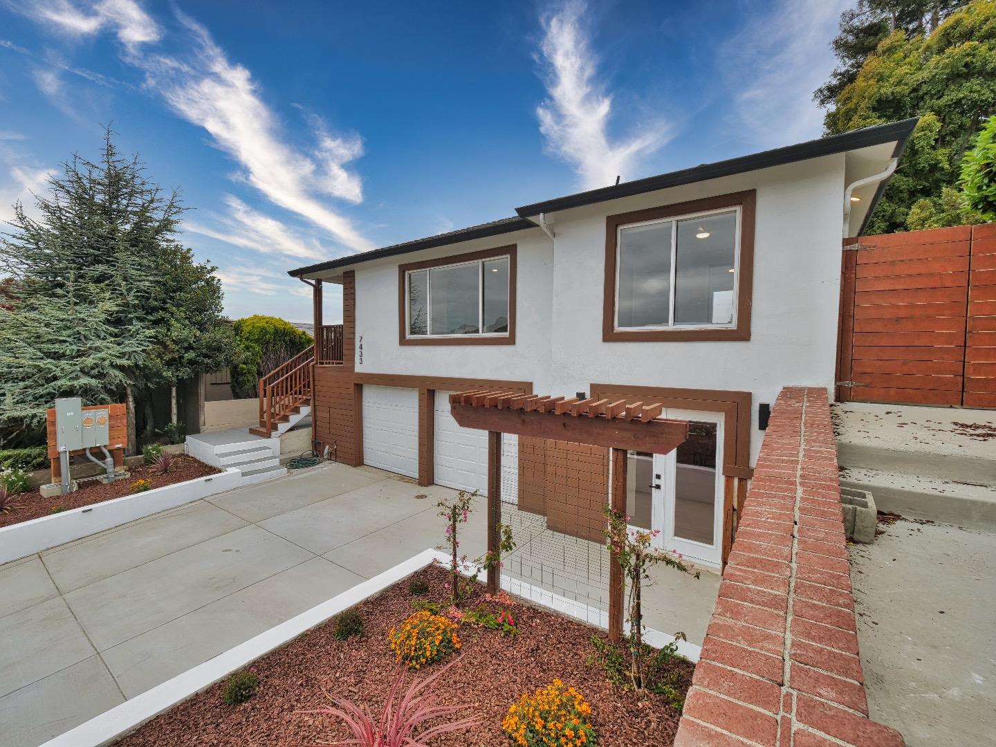 Detail Gallery Image 3 of 60 For 7433 Moeser Ln, El Cerrito,  CA 94530 - 4 Beds | 3 Baths