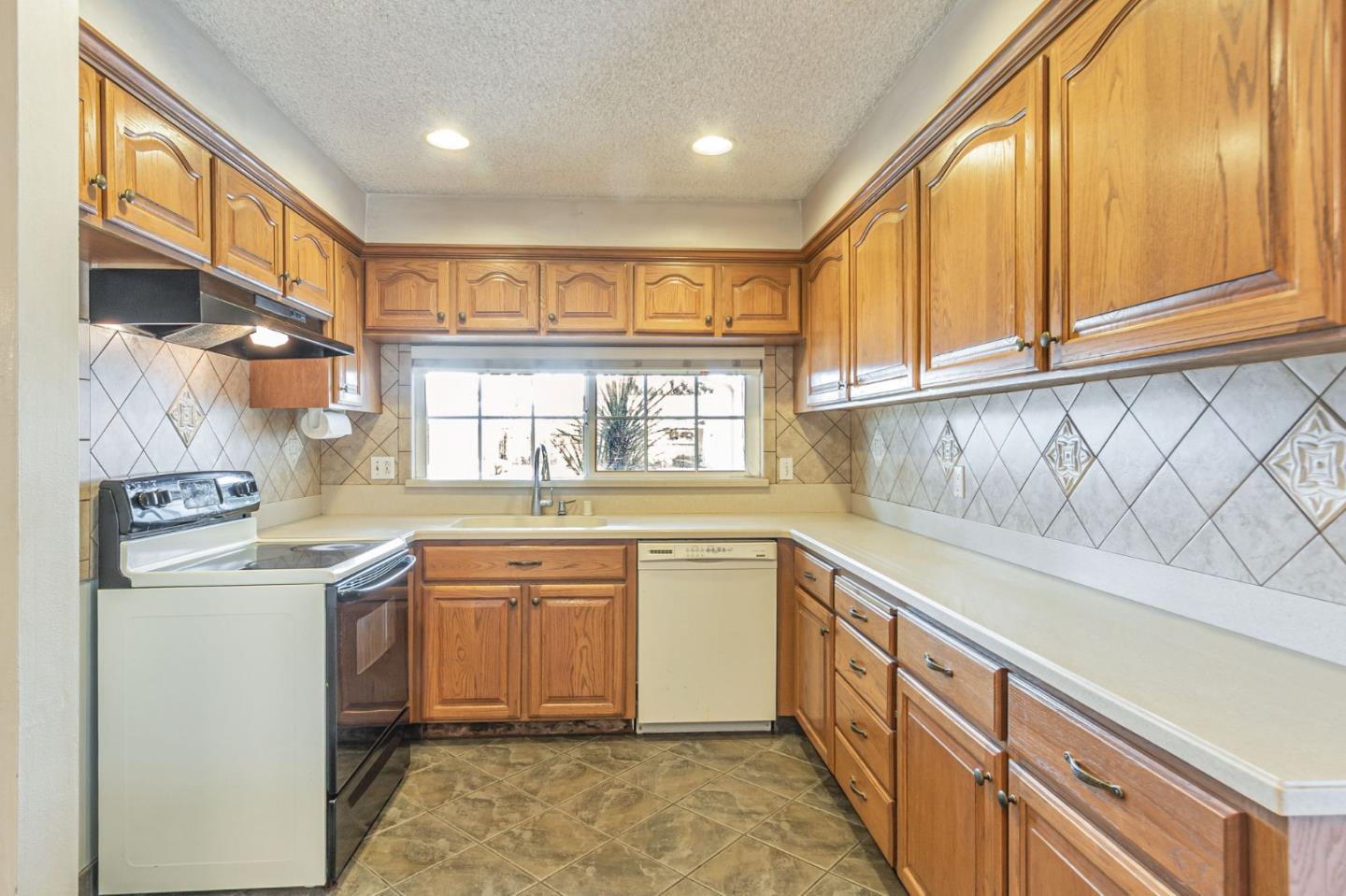 Detail Gallery Image 13 of 32 For 4776 Minas Dr, San Jose,  CA 95136 - 3 Beds | 2 Baths