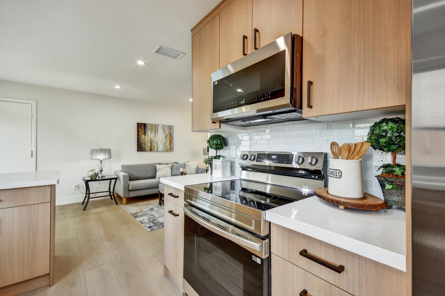 Detail Gallery Image 12 of 30 For 1250 Medley Dr, San Jose,  CA 95121 - 4 Beds | 2 Baths