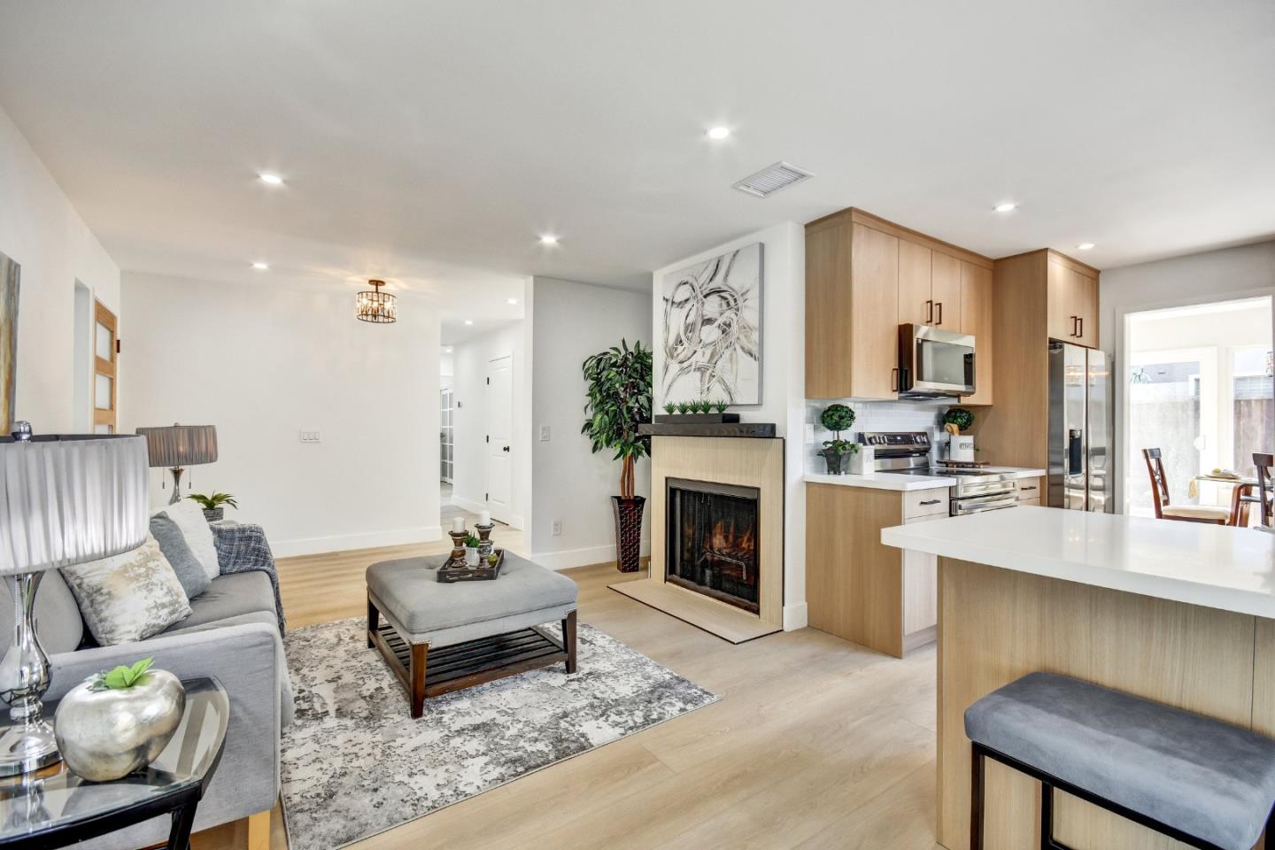 Detail Gallery Image 14 of 30 For 1250 Medley Dr, San Jose,  CA 95121 - 4 Beds | 2 Baths