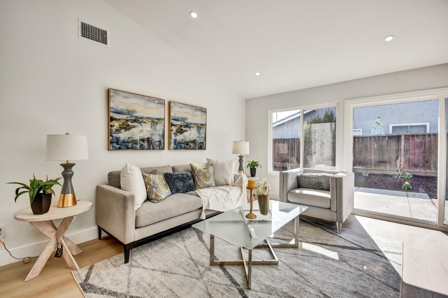 Detail Gallery Image 4 of 30 For 1250 Medley Dr, San Jose,  CA 95121 - 4 Beds | 2 Baths