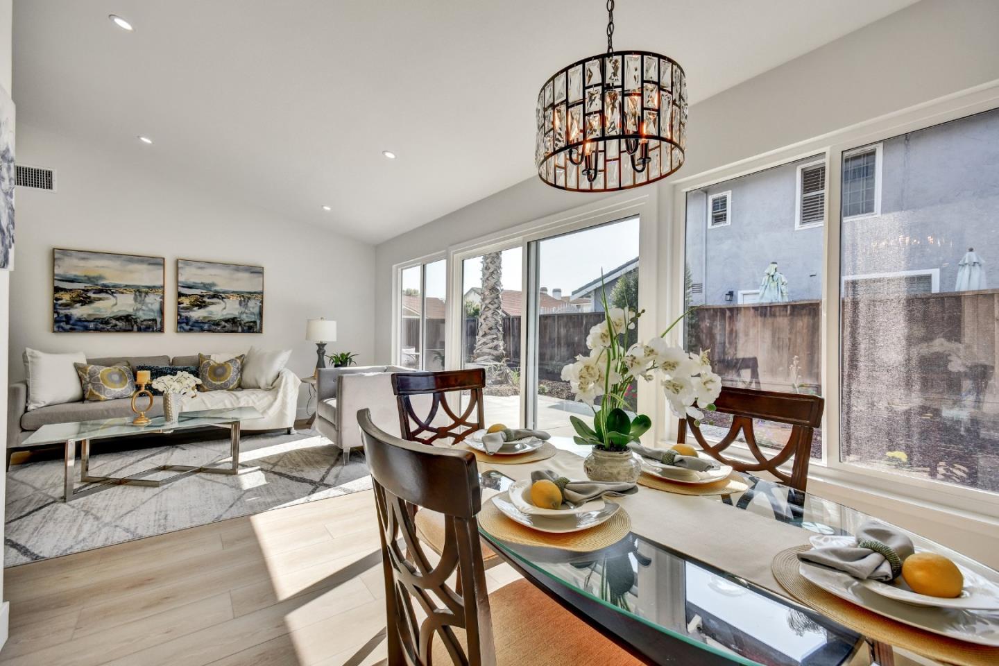 Detail Gallery Image 7 of 30 For 1250 Medley Dr, San Jose,  CA 95121 - 4 Beds | 2 Baths