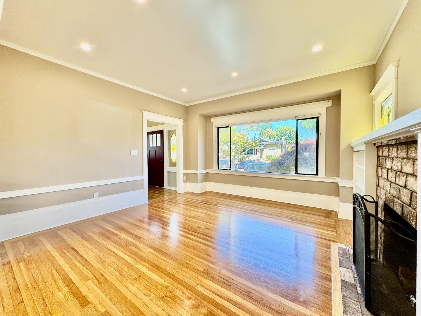 Detail Gallery Image 10 of 47 For 809 Bayswater Ave, Burlingame,  CA 94010 - 2 Beds | 2 Baths