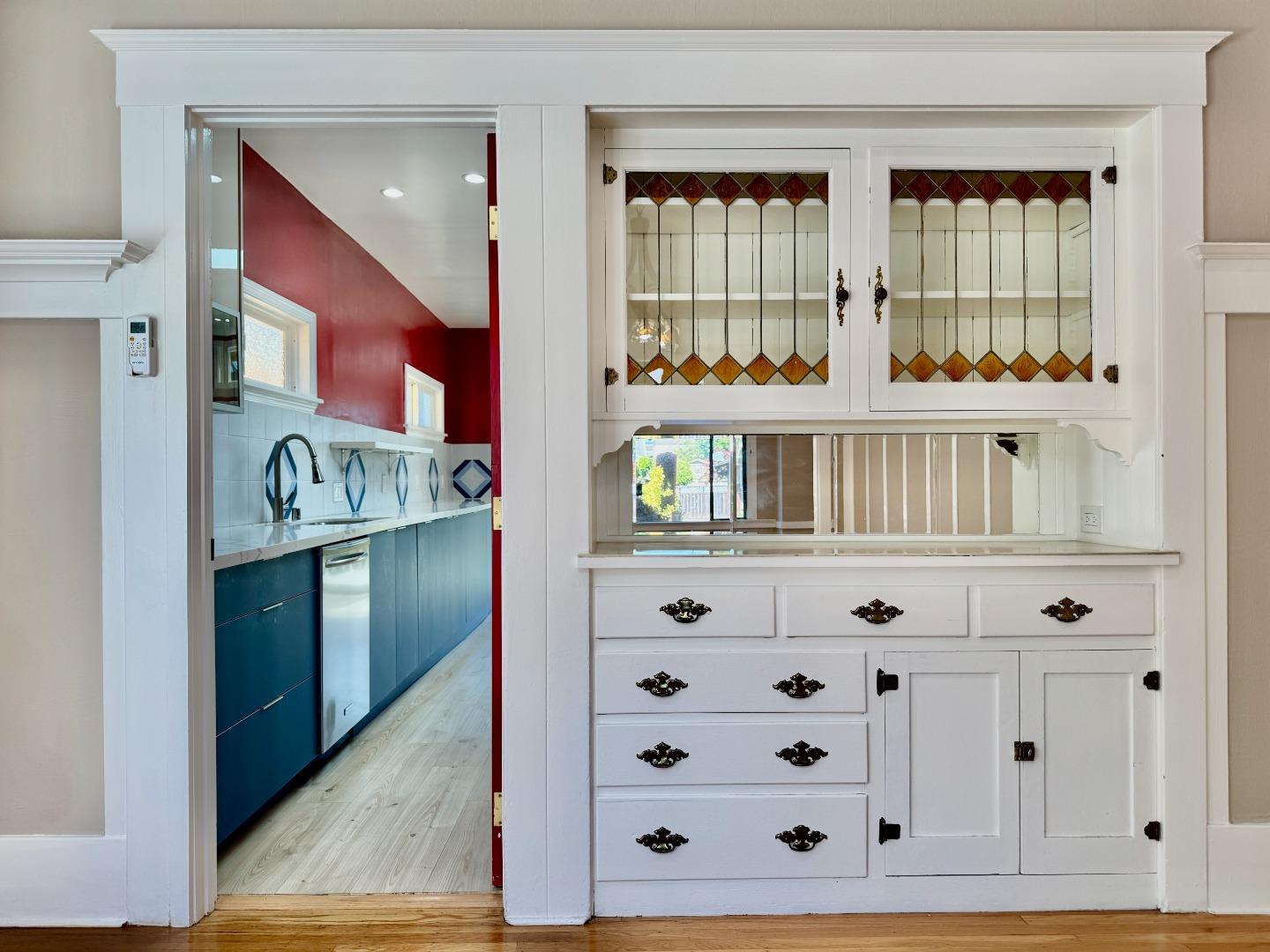 Detail Gallery Image 18 of 47 For 809 Bayswater Ave, Burlingame,  CA 94010 - 2 Beds | 2 Baths