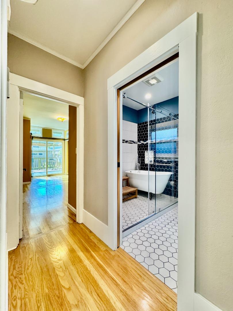 Detail Gallery Image 28 of 47 For 809 Bayswater Ave, Burlingame,  CA 94010 - 2 Beds | 2 Baths