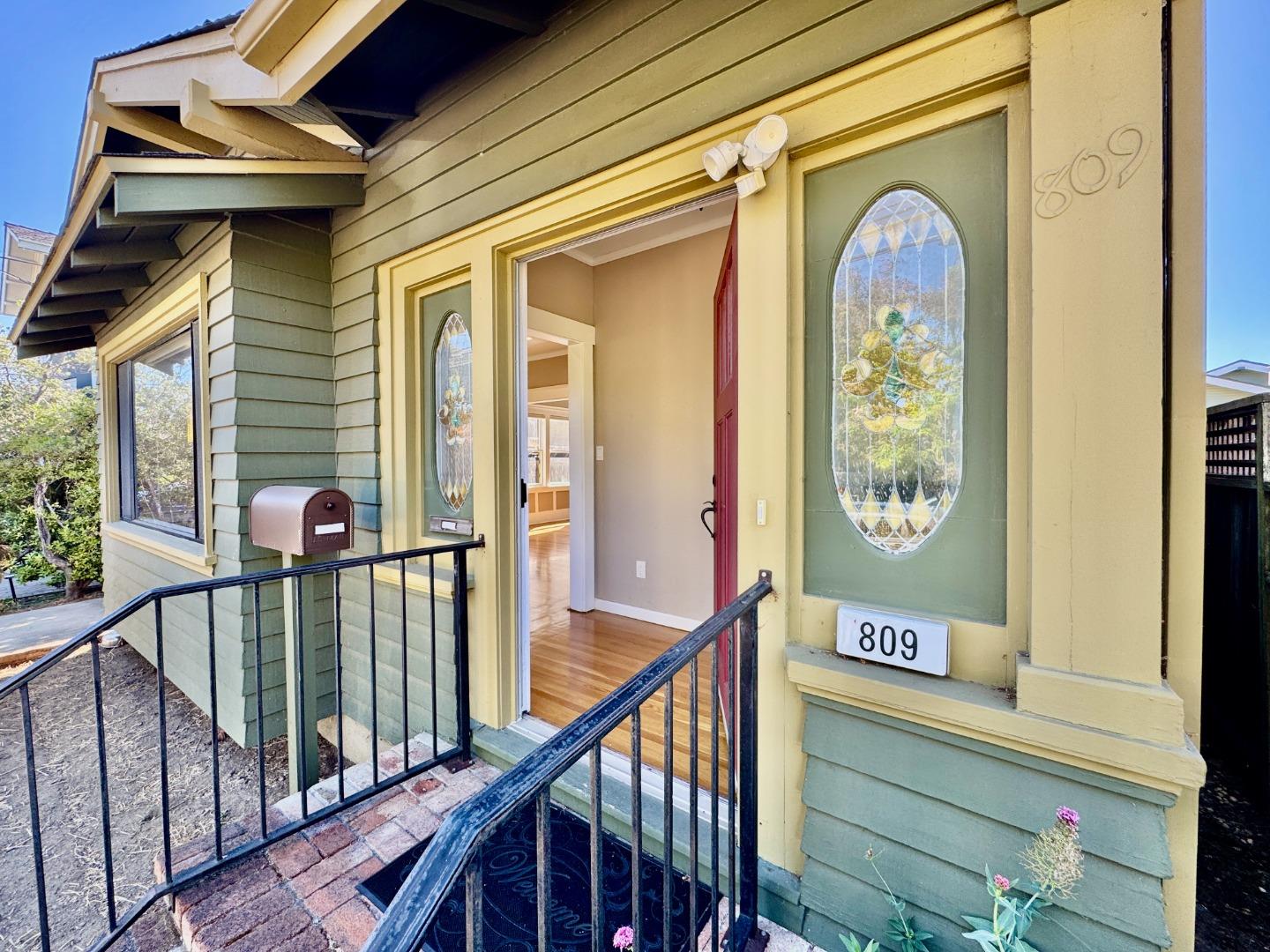 Detail Gallery Image 3 of 47 For 809 Bayswater Ave, Burlingame,  CA 94010 - 2 Beds | 2 Baths