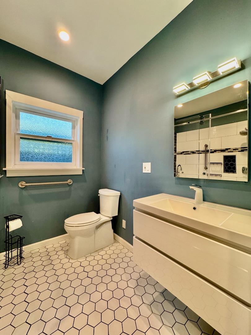 Detail Gallery Image 38 of 47 For 809 Bayswater Ave, Burlingame,  CA 94010 - 2 Beds | 2 Baths