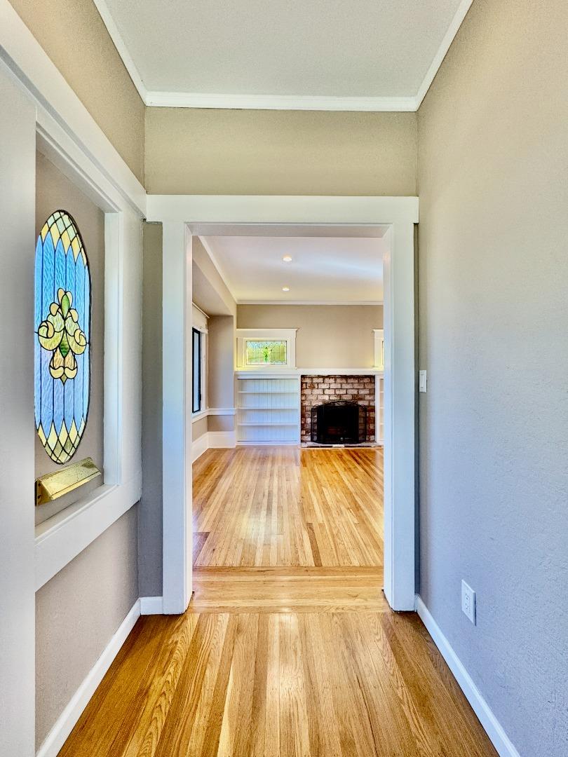 Detail Gallery Image 5 of 47 For 809 Bayswater Ave, Burlingame,  CA 94010 - 2 Beds | 2 Baths