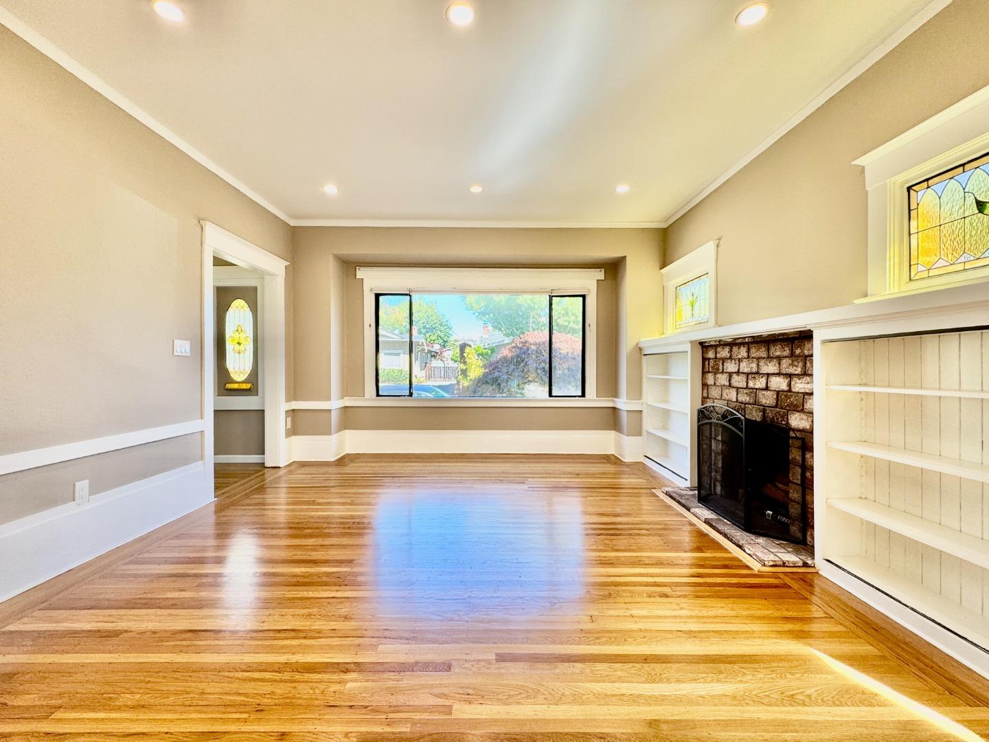 Detail Gallery Image 9 of 47 For 809 Bayswater Ave, Burlingame,  CA 94010 - 2 Beds | 2 Baths