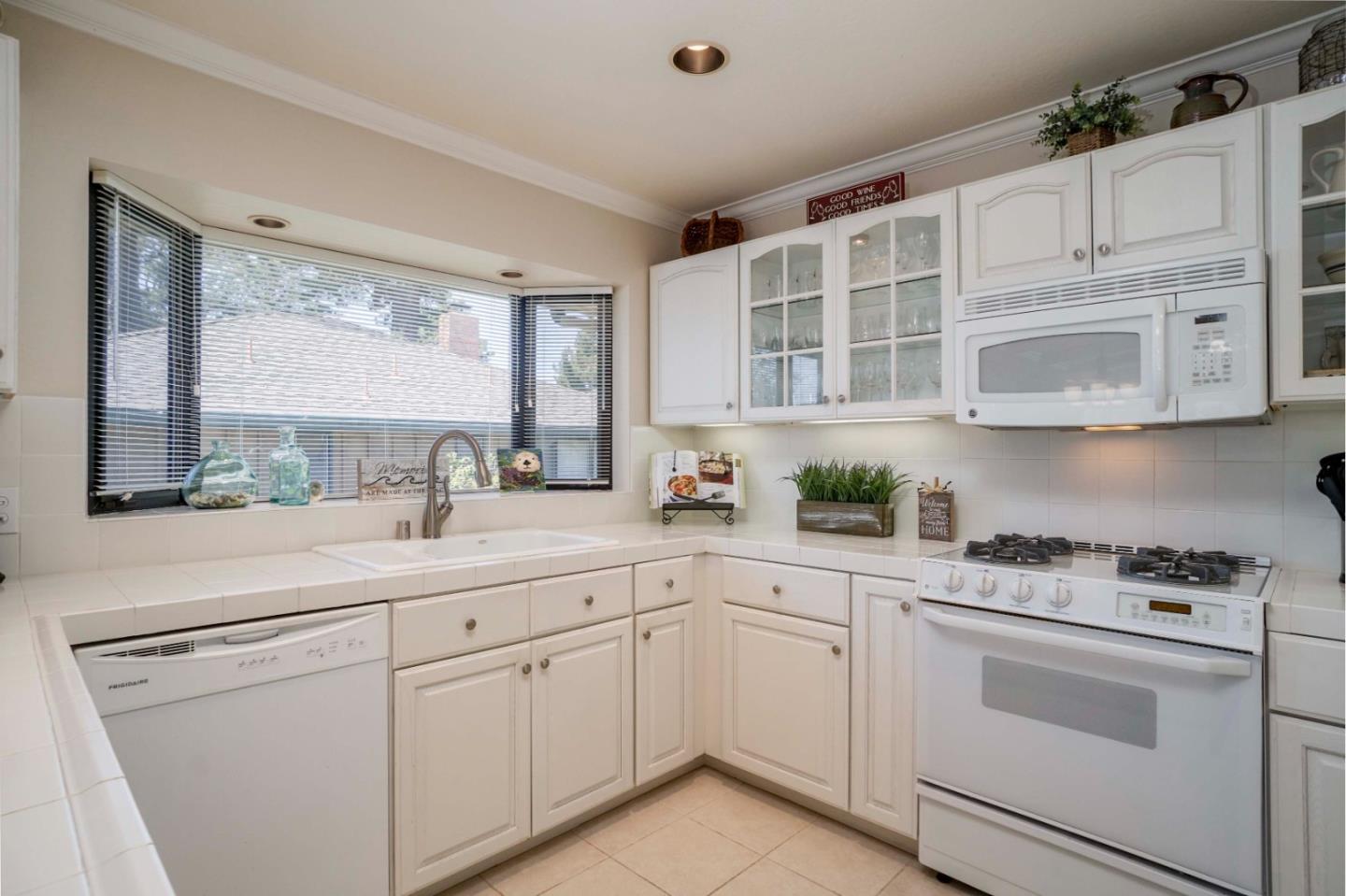 Detail Gallery Image 2 of 51 For 39 Del Mesa Carmel, Carmel,  CA 93923 - 2 Beds | 2 Baths