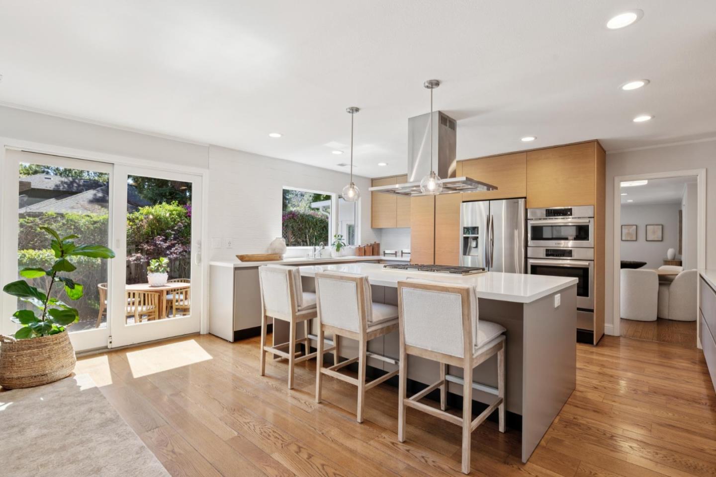 Detail Gallery Image 15 of 39 For 400 Santa Margarita Ave, Menlo Park,  CA 94025 - 3 Beds | 2/1 Baths