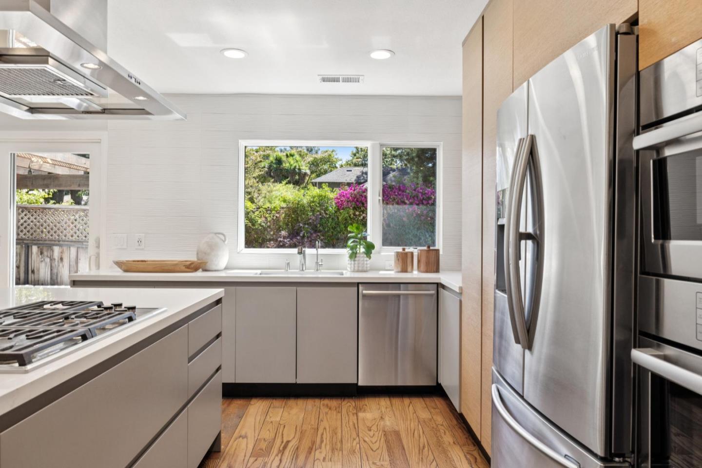 Detail Gallery Image 17 of 39 For 400 Santa Margarita Ave, Menlo Park,  CA 94025 - 3 Beds | 2/1 Baths