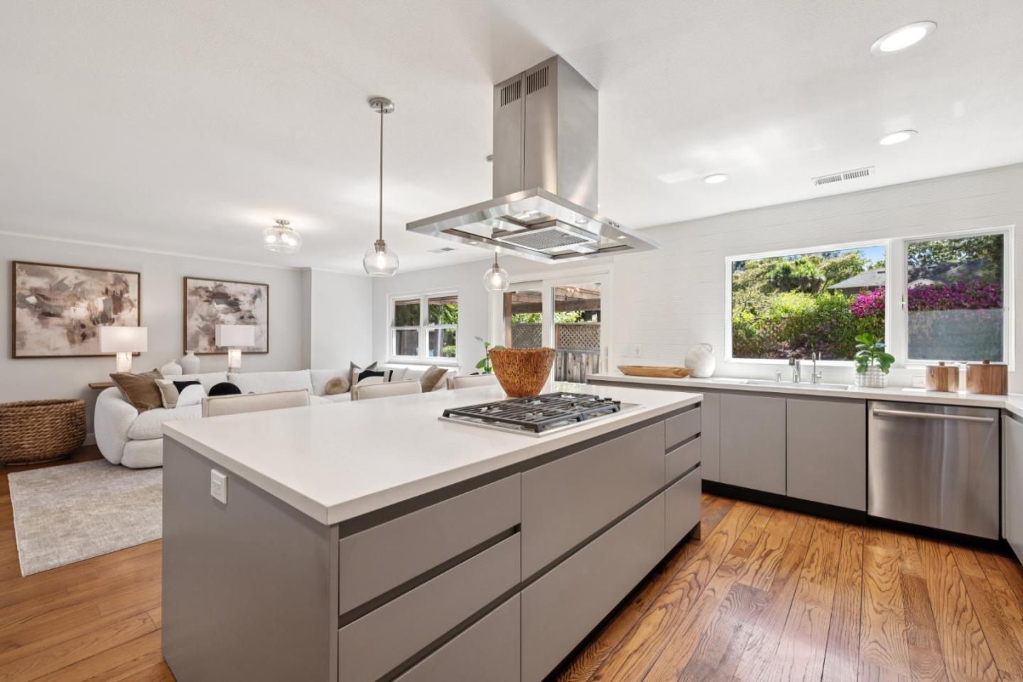 Detail Gallery Image 20 of 39 For 400 Santa Margarita Ave, Menlo Park,  CA 94025 - 3 Beds | 2/1 Baths
