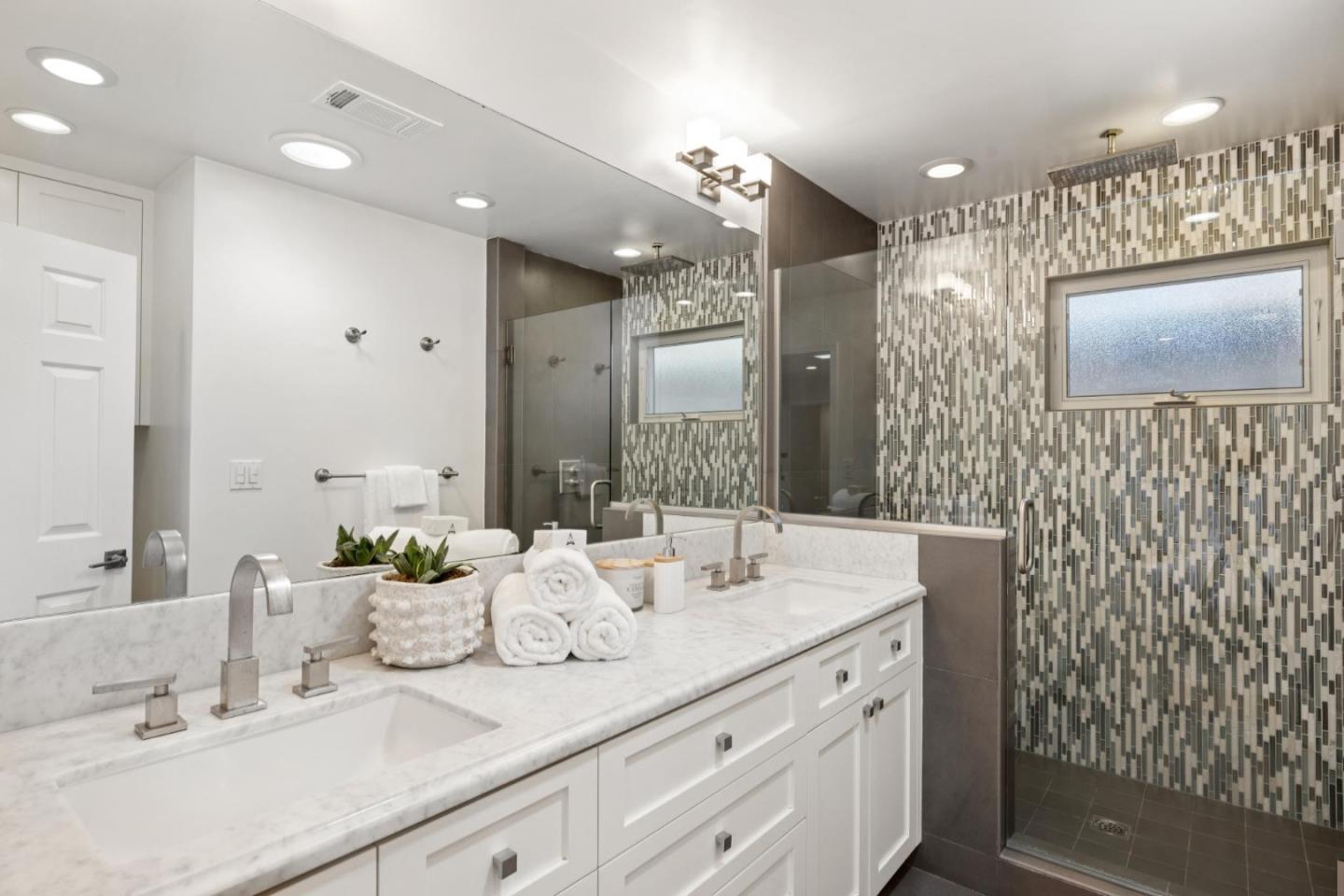 Detail Gallery Image 25 of 39 For 400 Santa Margarita Ave, Menlo Park,  CA 94025 - 3 Beds | 2/1 Baths