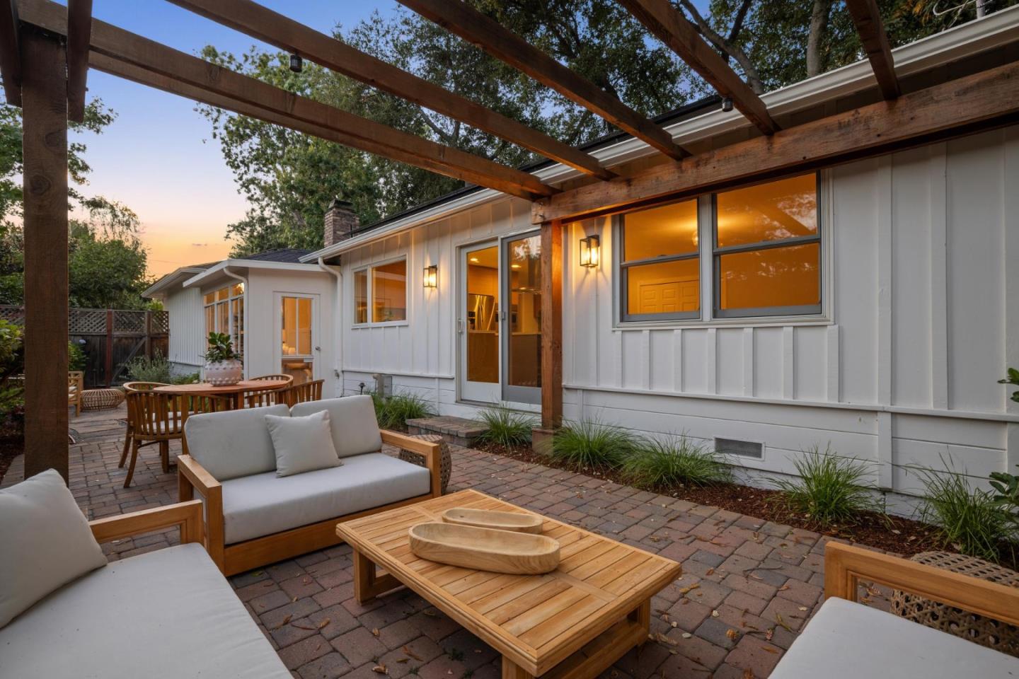 Detail Gallery Image 29 of 39 For 400 Santa Margarita Ave, Menlo Park,  CA 94025 - 3 Beds | 2/1 Baths