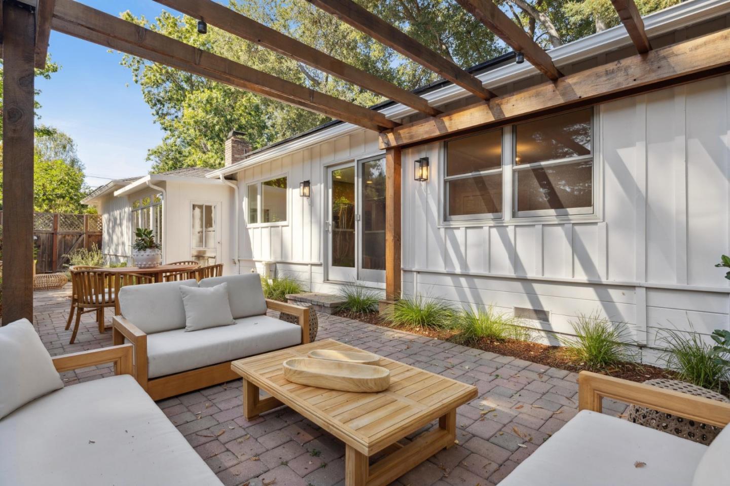 Detail Gallery Image 30 of 39 For 400 Santa Margarita Ave, Menlo Park,  CA 94025 - 3 Beds | 2/1 Baths