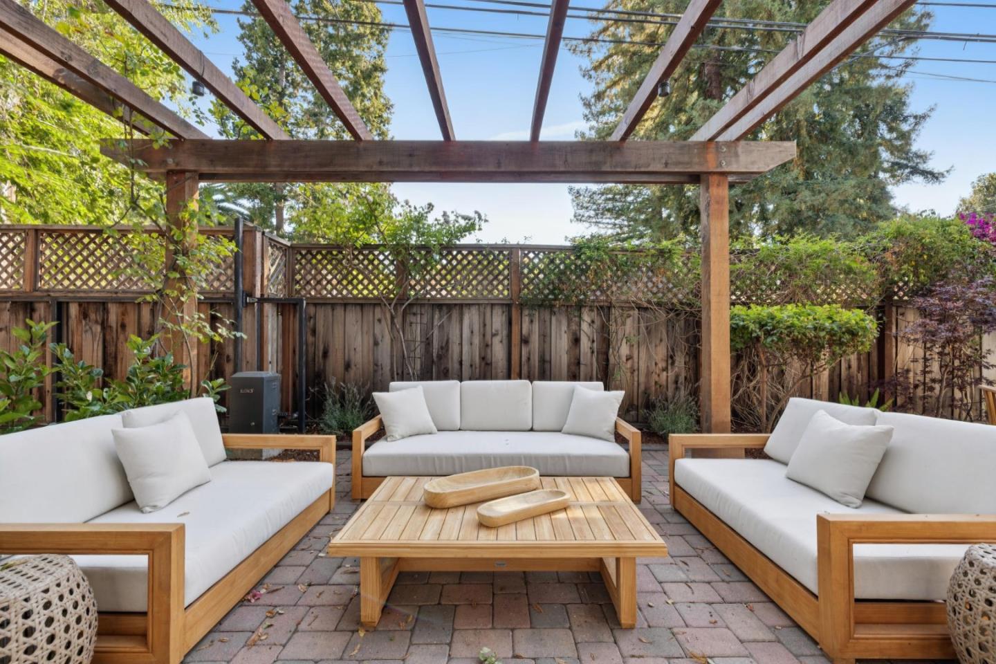 Detail Gallery Image 31 of 39 For 400 Santa Margarita Ave, Menlo Park,  CA 94025 - 3 Beds | 2/1 Baths