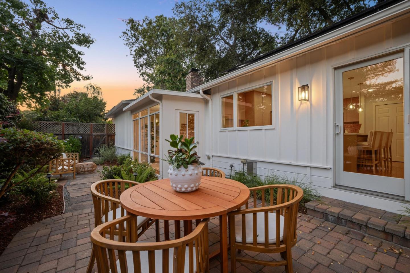 Detail Gallery Image 33 of 39 For 400 Santa Margarita Ave, Menlo Park,  CA 94025 - 3 Beds | 2/1 Baths