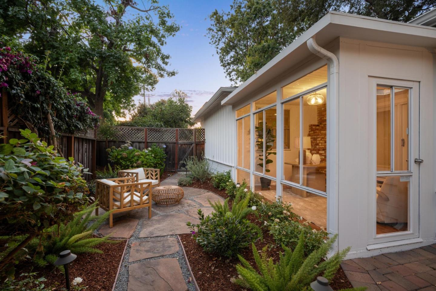 Detail Gallery Image 34 of 39 For 400 Santa Margarita Ave, Menlo Park,  CA 94025 - 3 Beds | 2/1 Baths