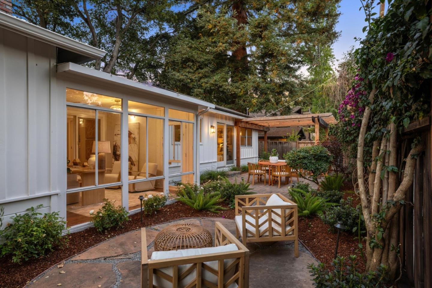 Detail Gallery Image 35 of 39 For 400 Santa Margarita Ave, Menlo Park,  CA 94025 - 3 Beds | 2/1 Baths