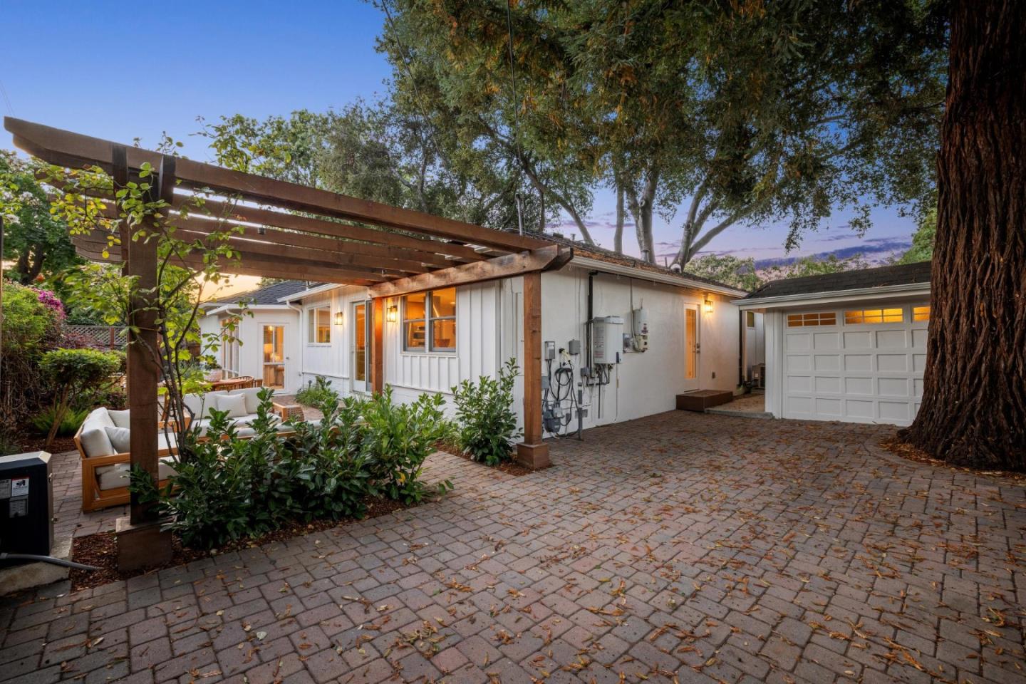 Detail Gallery Image 37 of 39 For 400 Santa Margarita Ave, Menlo Park,  CA 94025 - 3 Beds | 2/1 Baths