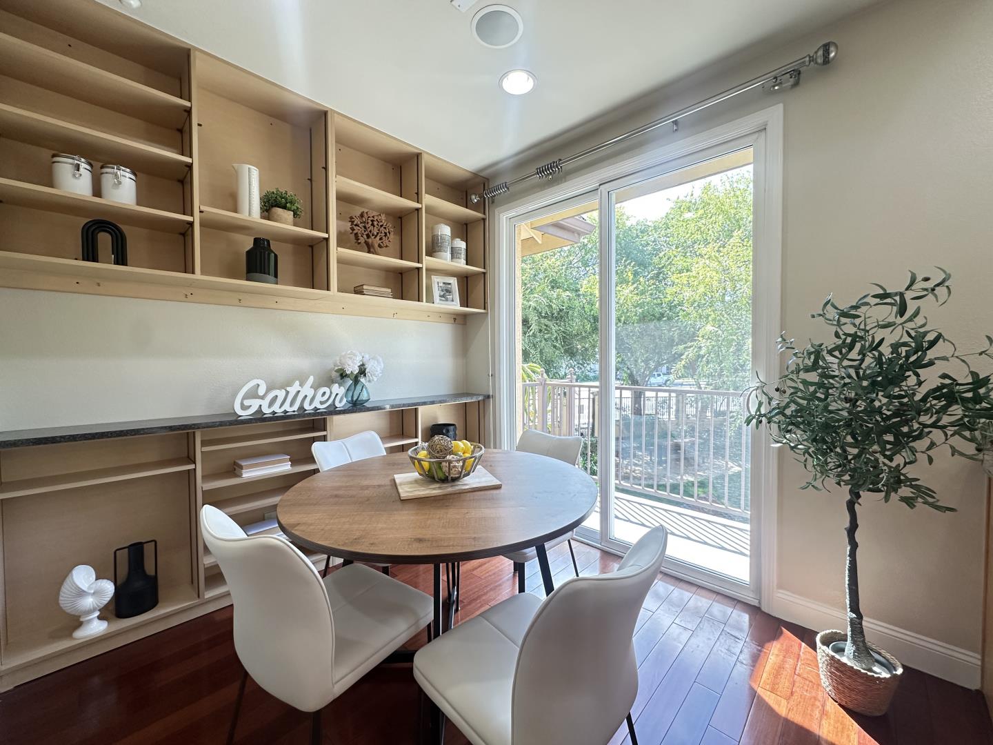 Detail Gallery Image 12 of 22 For 5043 Le Miccine Ter, San Jose,  CA 95129 - 2 Beds | 2/1 Baths