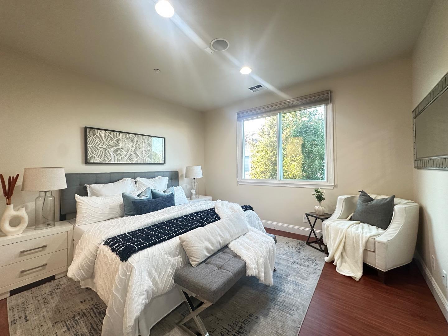 Detail Gallery Image 14 of 22 For 5043 Le Miccine Ter, San Jose,  CA 95129 - 2 Beds | 2/1 Baths