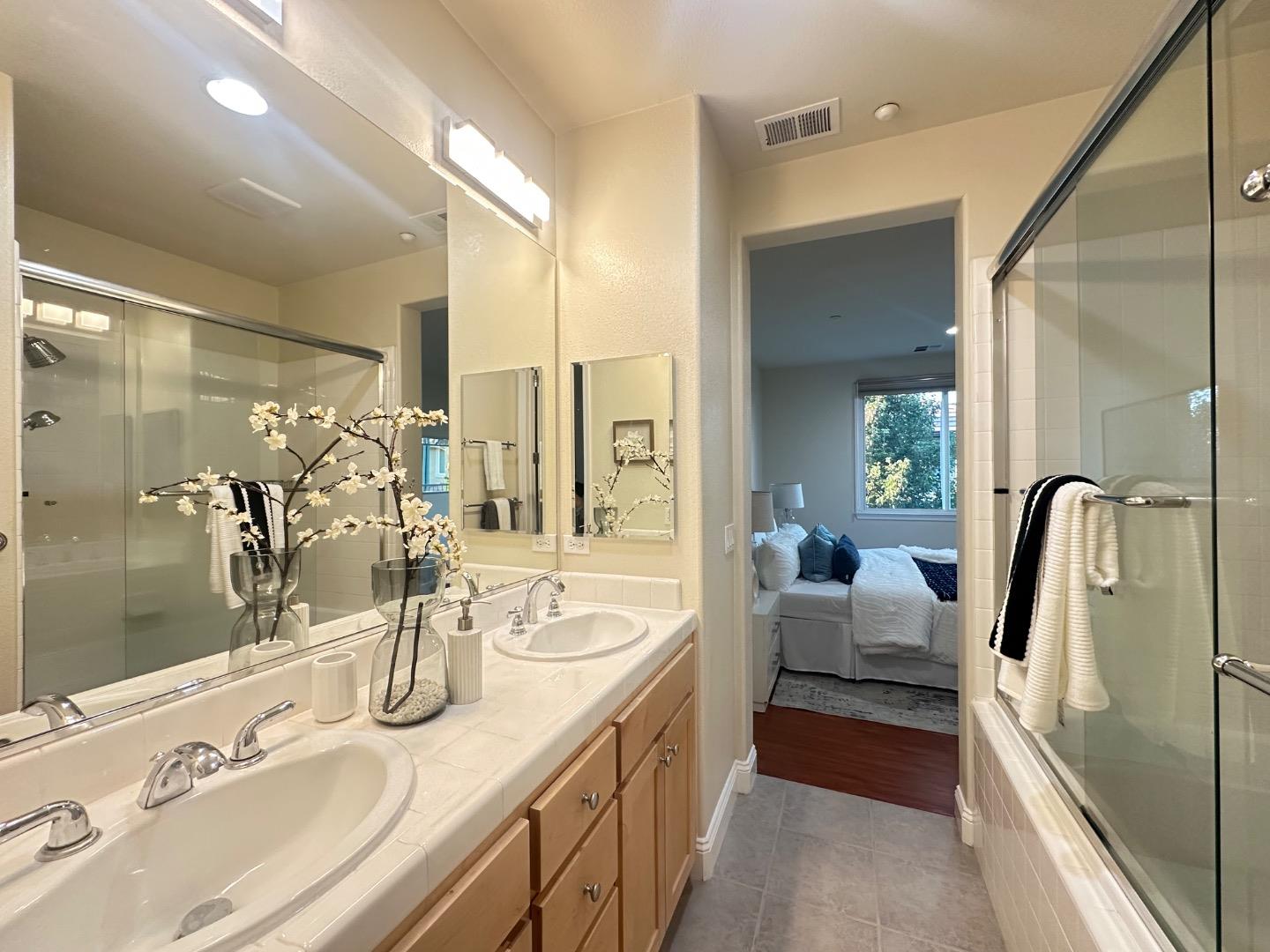 Detail Gallery Image 15 of 22 For 5043 Le Miccine Ter, San Jose,  CA 95129 - 2 Beds | 2/1 Baths