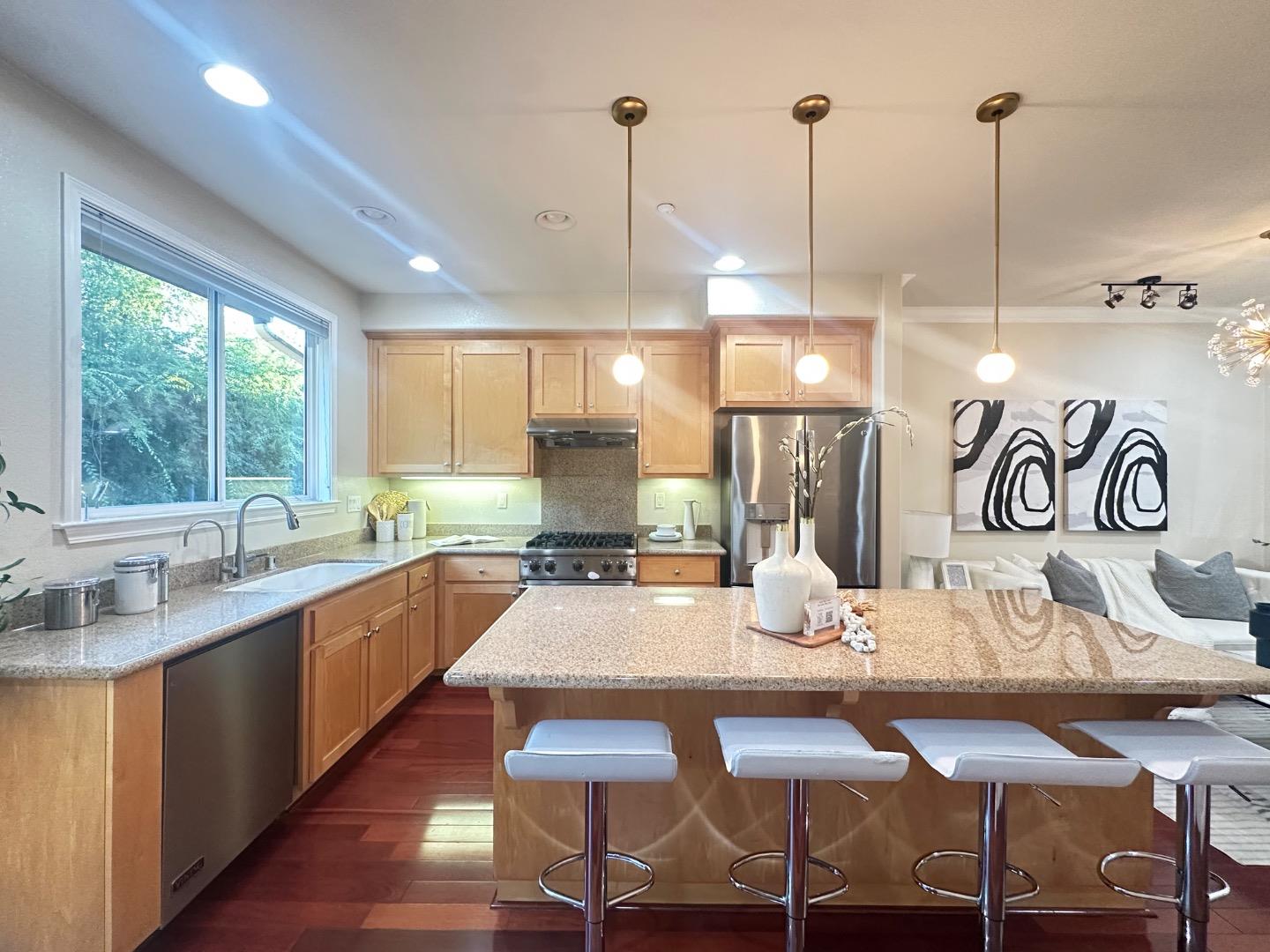 Detail Gallery Image 9 of 22 For 5043 Le Miccine Ter, San Jose,  CA 95129 - 2 Beds | 2/1 Baths