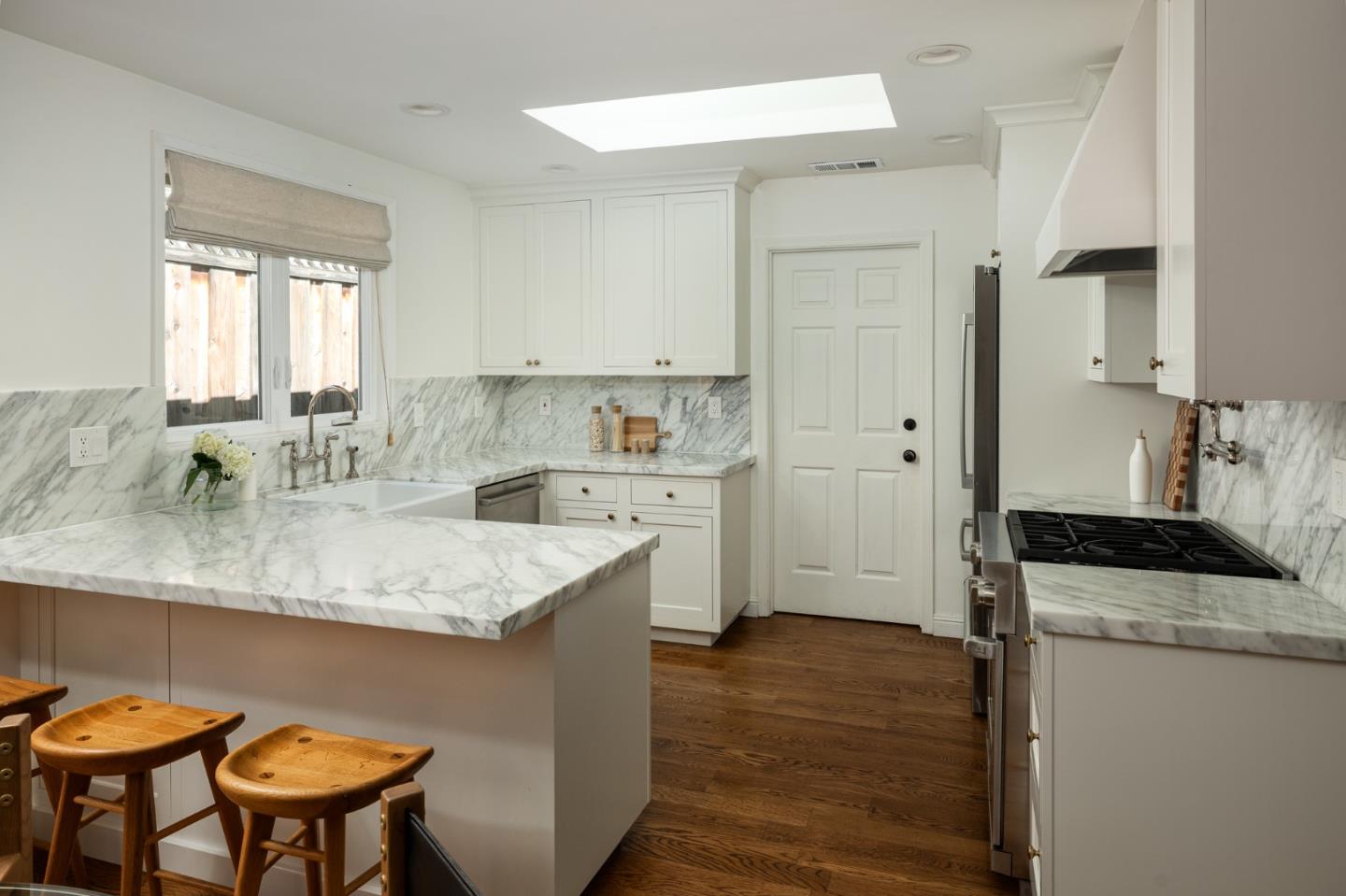 Detail Gallery Image 6 of 15 For 186 Wildwood Ave, San Carlos,  CA 94070 - 2 Beds | 2 Baths