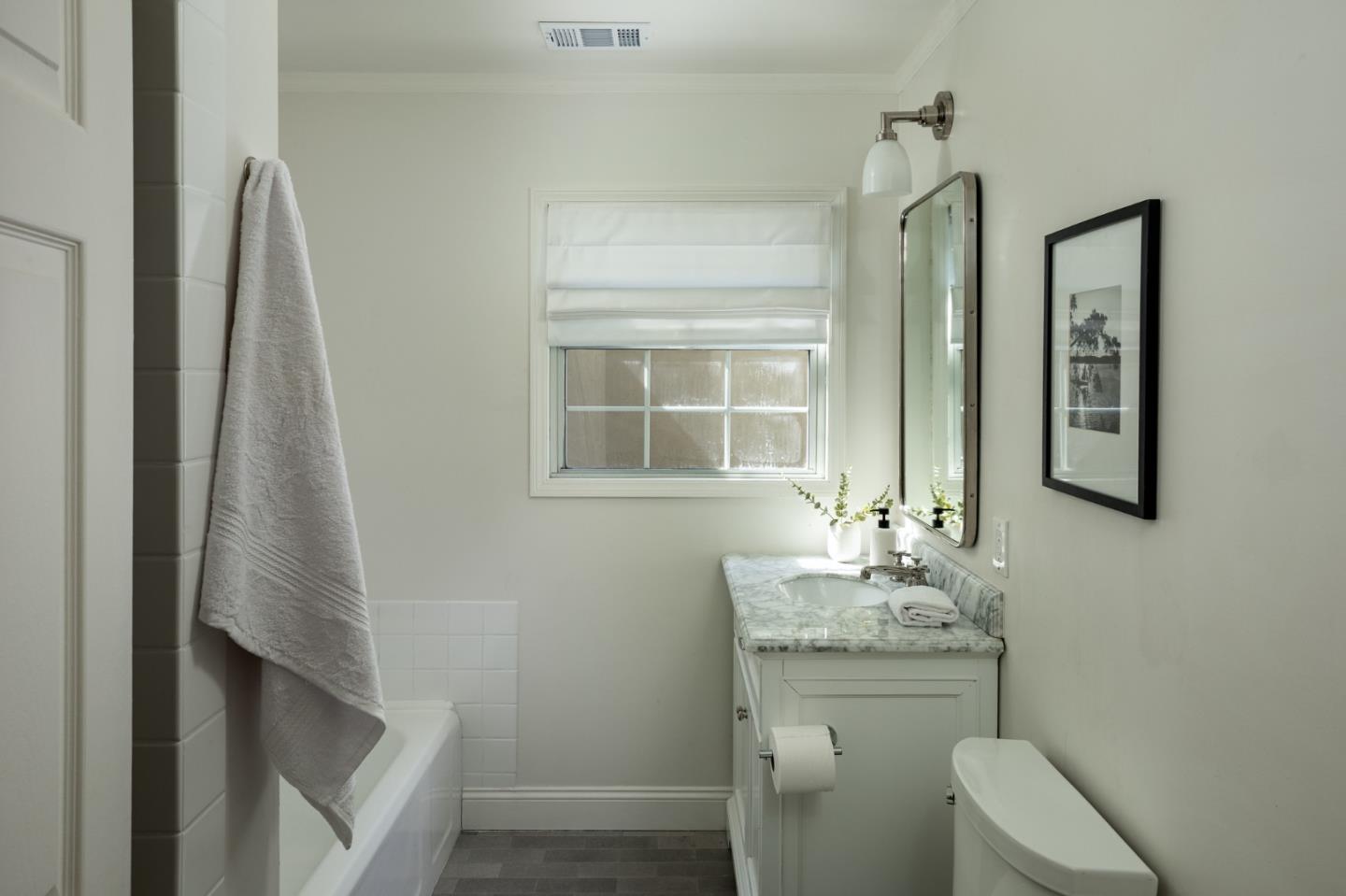 Detail Gallery Image 9 of 15 For 186 Wildwood Ave, San Carlos,  CA 94070 - 2 Beds | 2 Baths