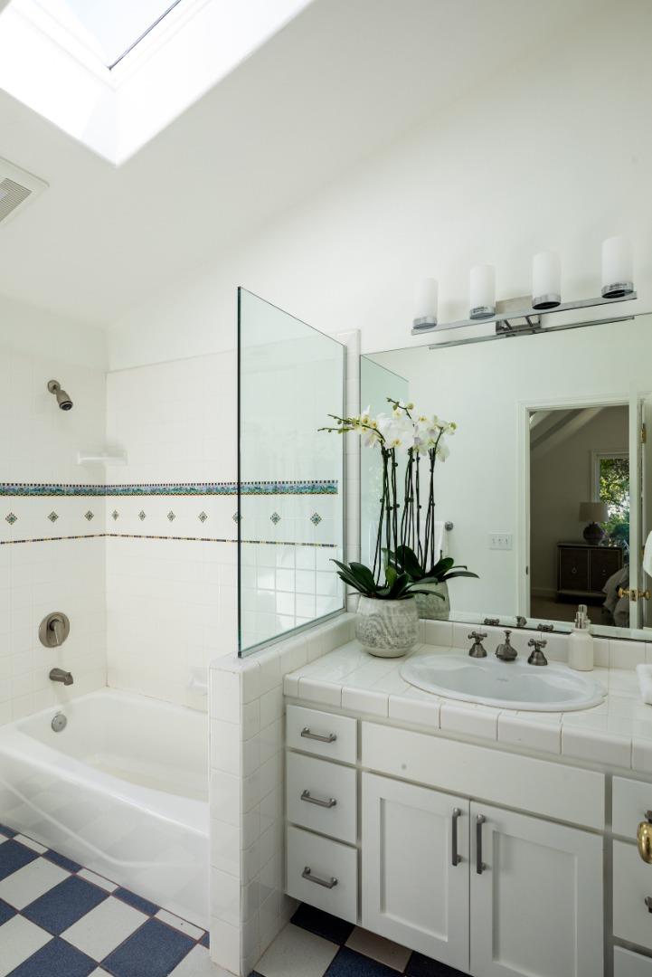 Detail Gallery Image 15 of 35 For 637 Central Ave, Menlo Park,  CA 94025 - 4 Beds | 3/1 Baths