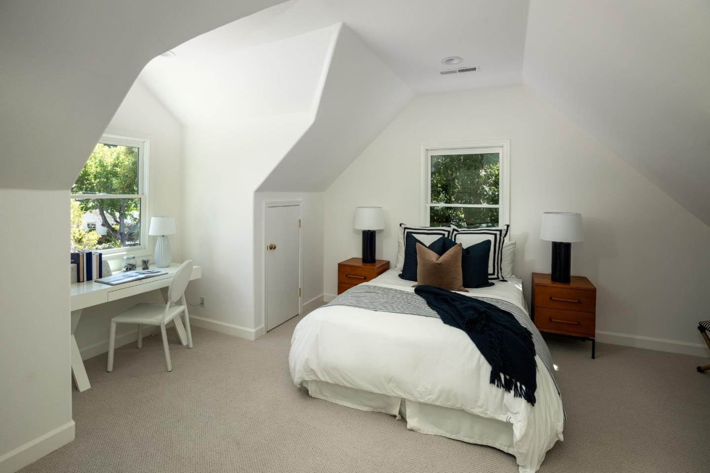 Detail Gallery Image 17 of 35 For 637 Central Ave, Menlo Park,  CA 94025 - 4 Beds | 3/1 Baths