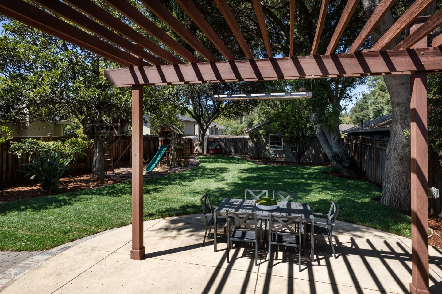 Detail Gallery Image 23 of 35 For 637 Central Ave, Menlo Park,  CA 94025 - 4 Beds | 3/1 Baths