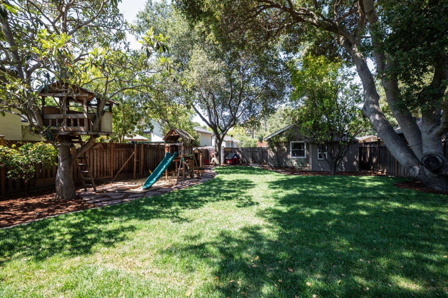 Detail Gallery Image 25 of 35 For 637 Central Ave, Menlo Park,  CA 94025 - 4 Beds | 3/1 Baths