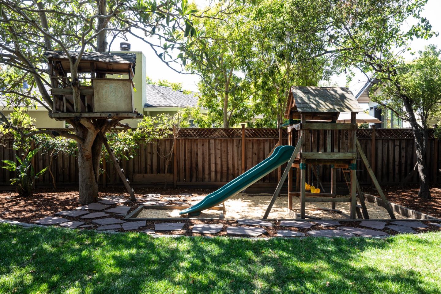 Detail Gallery Image 26 of 35 For 637 Central Ave, Menlo Park,  CA 94025 - 4 Beds | 3/1 Baths