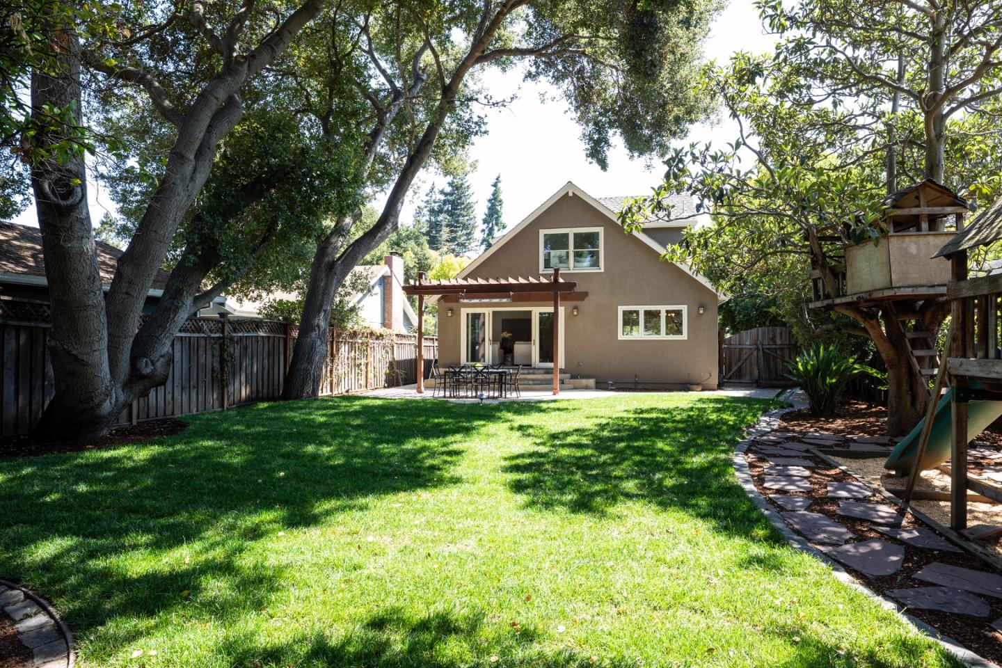 Detail Gallery Image 28 of 35 For 637 Central Ave, Menlo Park,  CA 94025 - 4 Beds | 3/1 Baths