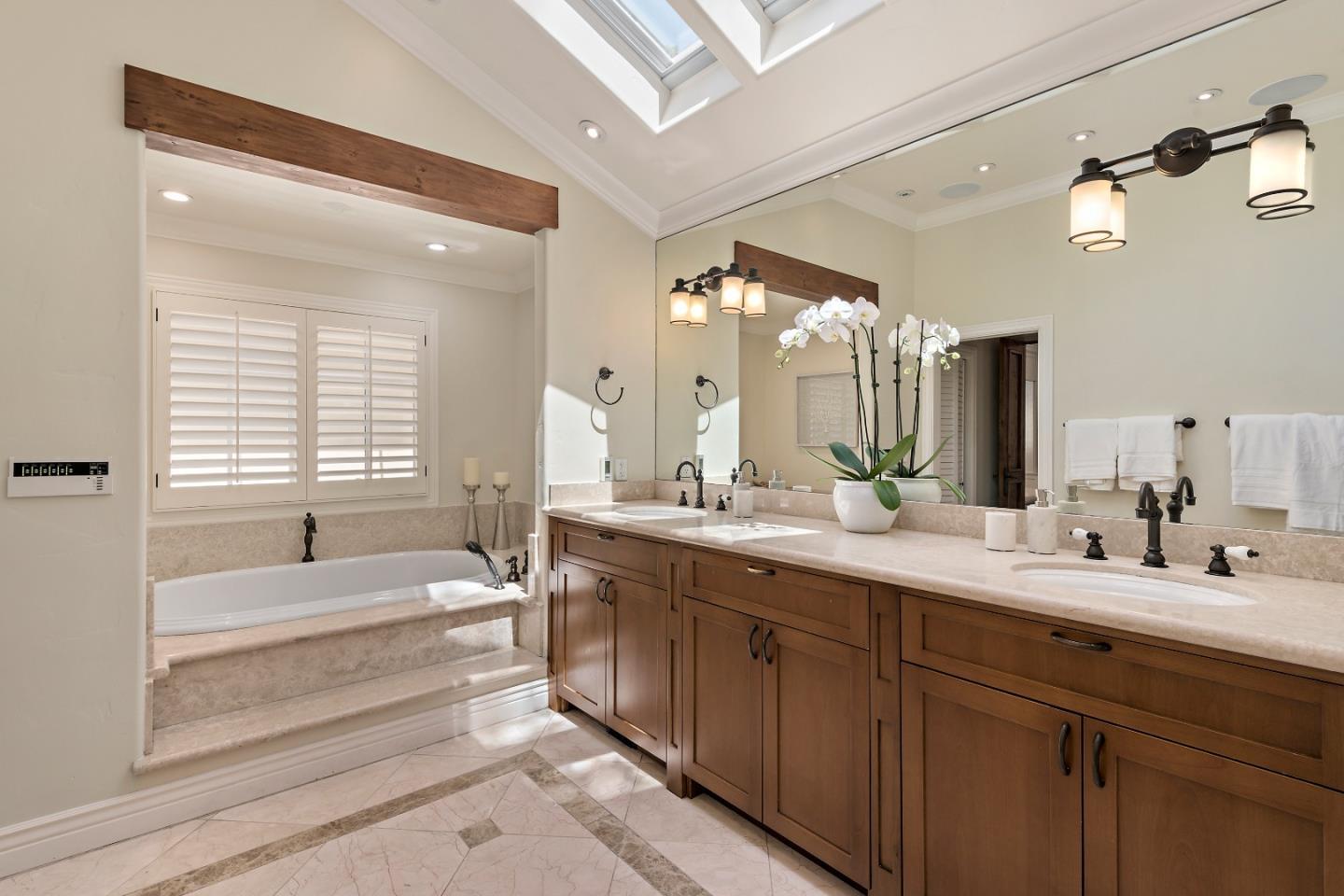 Detail Gallery Image 24 of 37 For 65 Fairfax Ave, Atherton,  CA 94027 - 4 Beds | 4/1 Baths