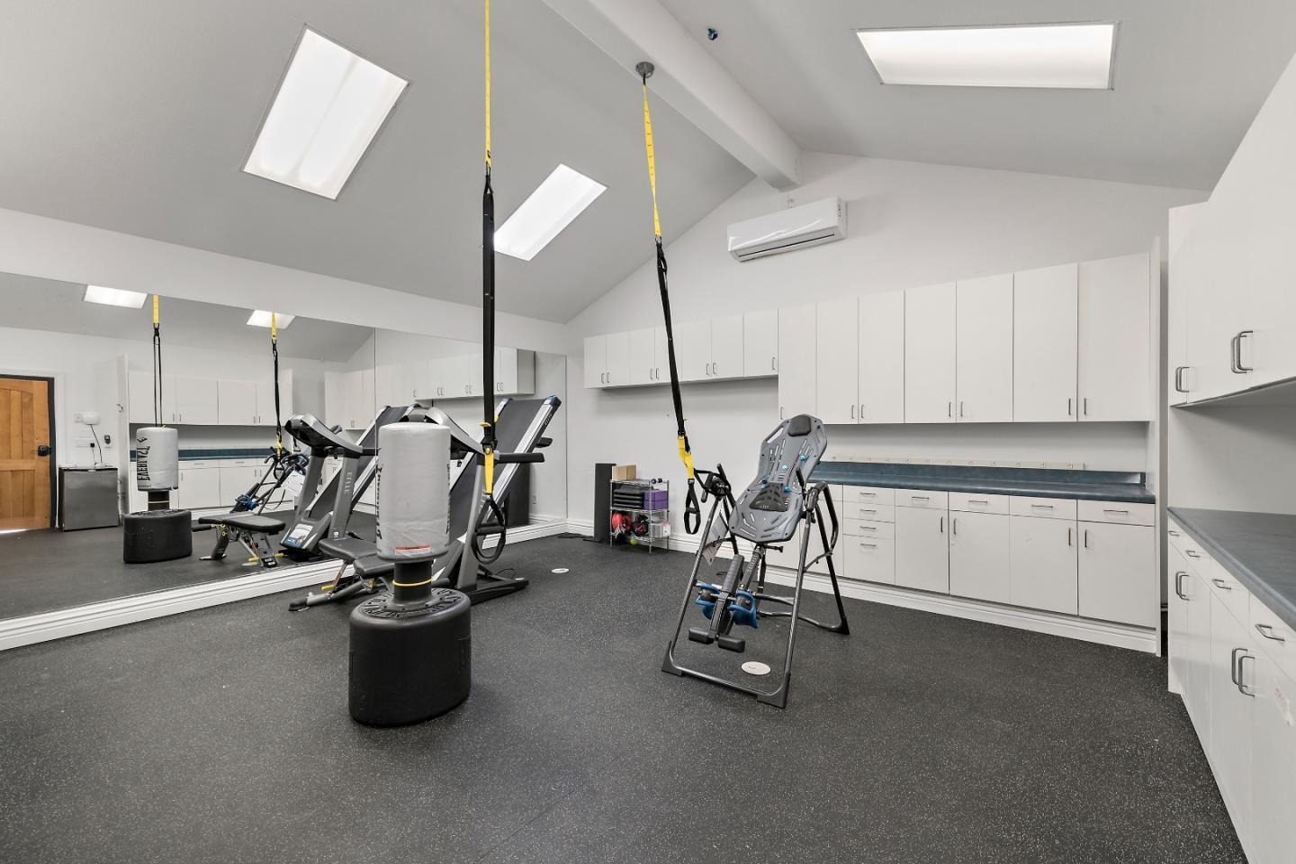 Detail Gallery Image 29 of 37 For 65 Fairfax Ave, Atherton,  CA 94027 - 4 Beds | 4/1 Baths