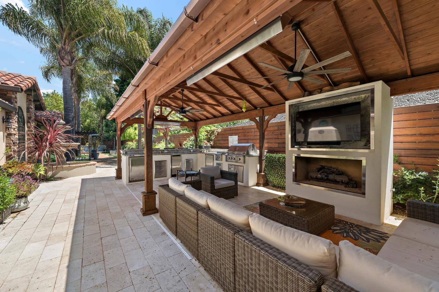 Detail Gallery Image 33 of 37 For 65 Fairfax Ave, Atherton,  CA 94027 - 4 Beds | 4/1 Baths