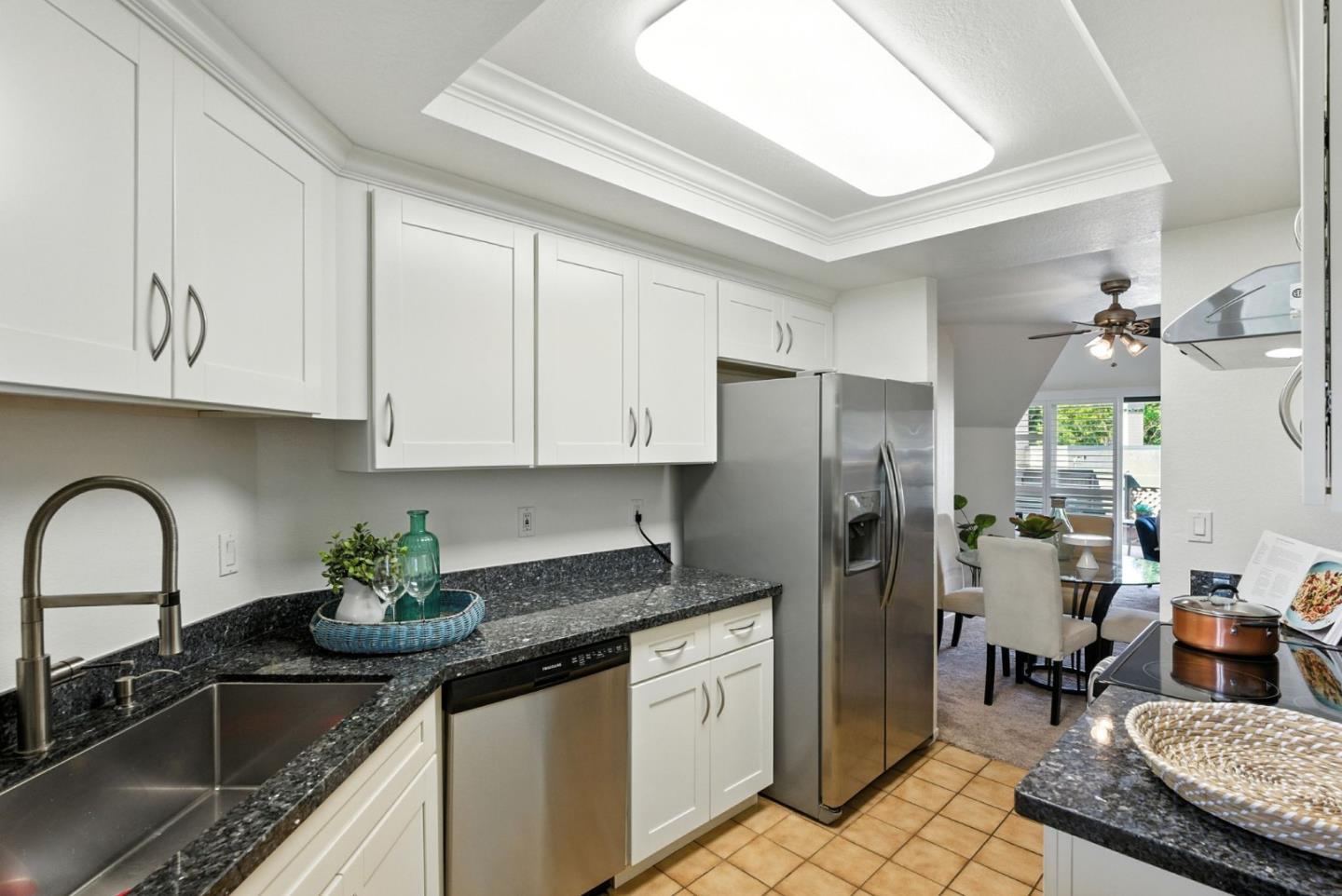 Detail Gallery Image 2 of 33 For 24 Pelican Ln, Redwood City,  CA 94065 - 2 Beds | 1 Baths