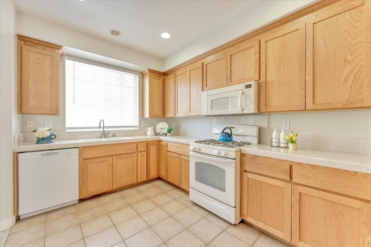 Detail Gallery Image 16 of 33 For 18439 Jade Ln, Morgan Hill,  CA 95037 - 2 Beds | 2/1 Baths